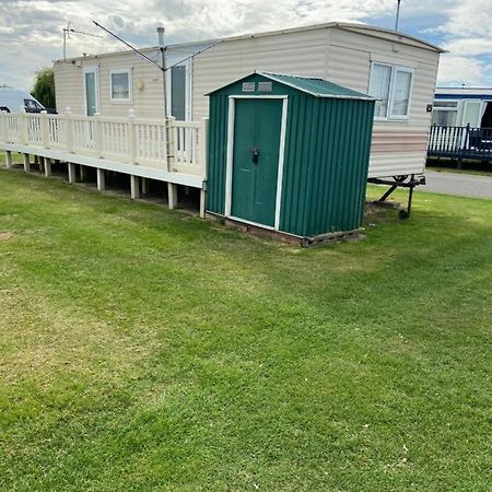 I13 The Chase Caravan Park Инголдмелс Екстериор снимка