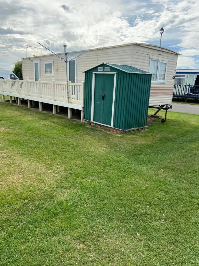 I13 The Chase Caravan Park Инголдмелс Екстериор снимка